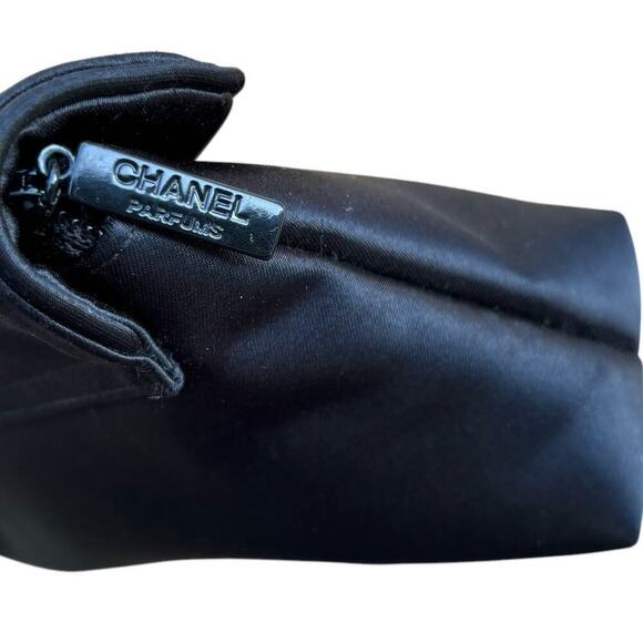 CHANEL Parfums Black Satin Makeup Clutch Cosmetics Bag Zipper & Magnetic Closure - Picture 6 of 7